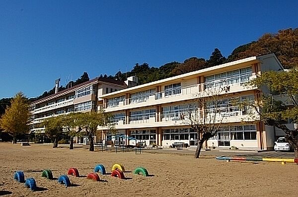 匝瑳市立八日市場小学校まで1243m