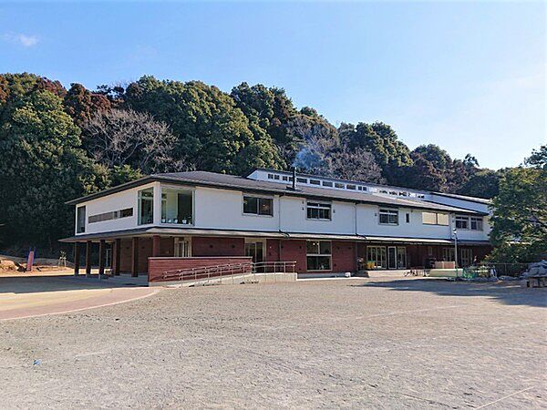 千成幼稚園まで332m