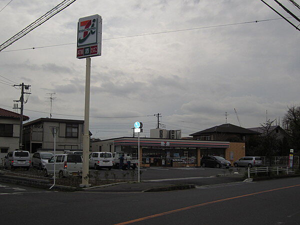 セブンイレブン南流山6丁目店まで454m、最寄のコンビニです。