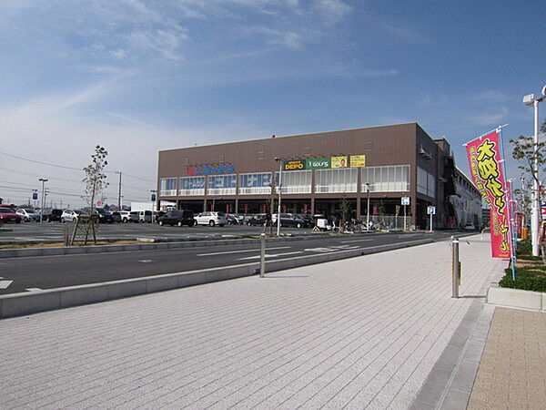 ホームセンターコーナン南流山店まで1293m、スーパーヤオコー、ヤマダデンキ、大戸屋、サイゼリヤなどが併設されたショッピング施設です。