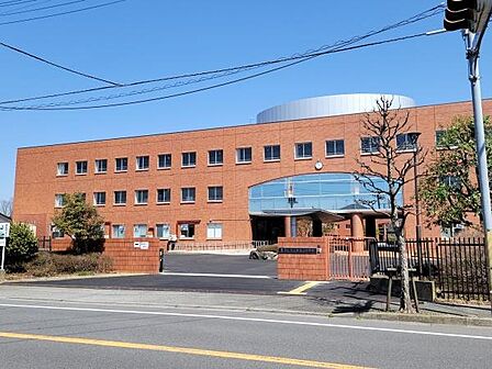 流山市立南流山中学校まで2386m、2024年移転開校した大型中学校です。
