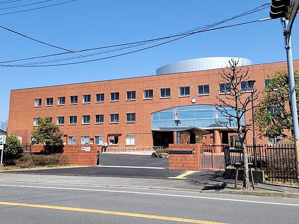 流山市立南流山中学校まで2386m、2024年移転開校した大型中学校です。