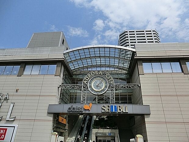 オーロラシティ東戸塚まで2413m、西武百貨店東戸塚店、イオンスタイル東戸塚などのテナントが入っています。