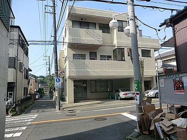 街のクリニックまで387m、住宅街に位置する、地域密着型のクリニックです 内科・外科・消化器内視鏡内科・胃腸内科