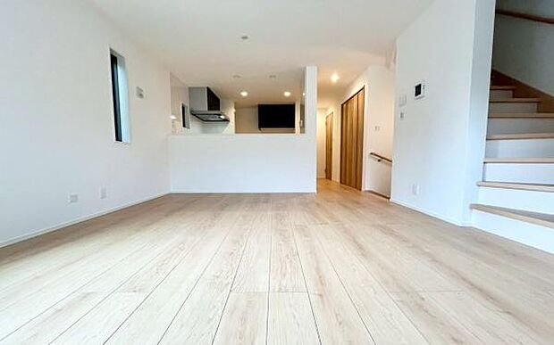 《リビングダイニング》　■ご家族でゆったりとした時間を過ごす場所。