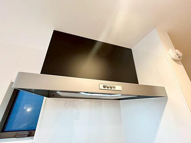 ≪キッチン・レンジフード≫　■煙やにおいを排出します。稼働音も静かです。