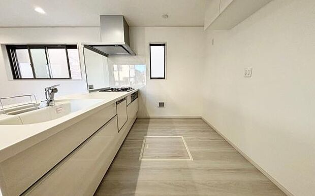 《システムキッチン》 ■会話を楽しみながら食事を味わう。一緒にいる時間が楽しい空間。カフェにいるような気分で毎日を過ごしたい。家族でいる時間を柔らかに包み込むインテリア。