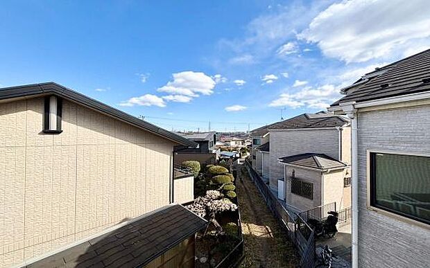 《眺望》 ■前面に高い建物がないので開放的で開けた眺望が望めます。