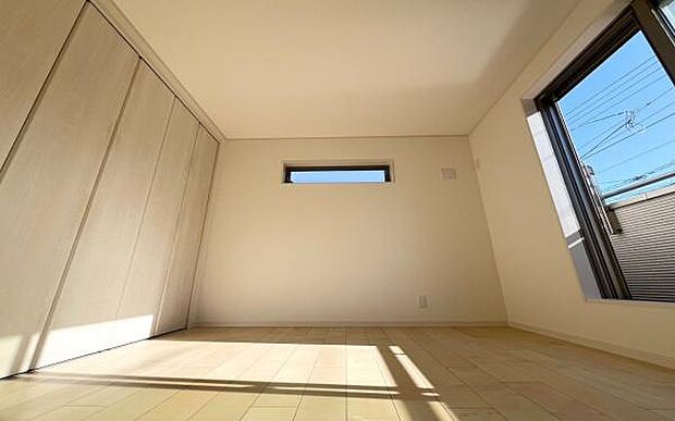 《子供部屋》 ■明るい陽の差す居室。子供部屋にもちょうど良さそうですね。