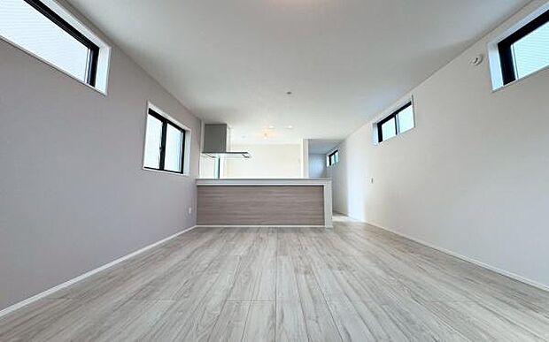 《リビングダイニング》　■上質な時間を育む暮らしのメインステージ。寛ぎとご家族とのコミュニケーションを育む居心地のよい場所。