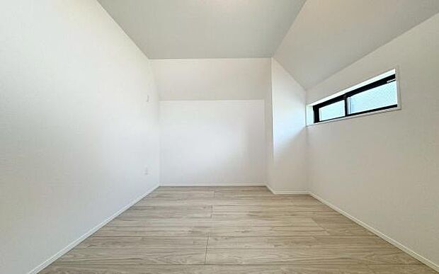 《洋室》　■収納もしっかりとれていて、陽当たりも良く明るい居室。