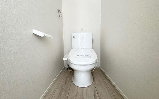 《トイレ》　■清潔感のある落ち着いたトイレ。