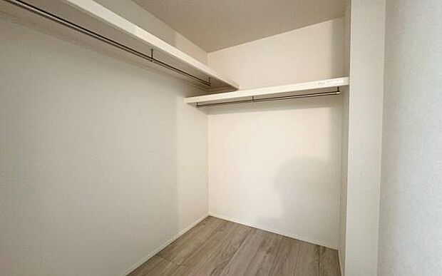《ウォークインクローゼット》　■収納便利なウォークインクロゼットを備えた住まい