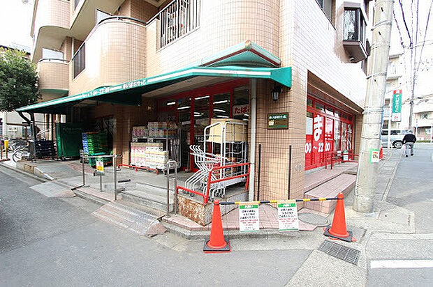 まいばすけっととどろきアリーナ前店まで678m、毎日の生活用品が、ギュッと詰まったスーパーマーケット。イオン系列の価格で、お買い物ができます。