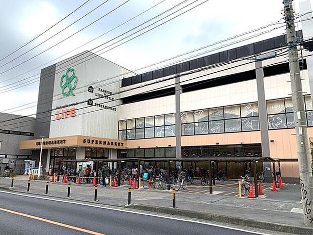 ライフ宮内二丁目店まで775m、広い店内は、所狭しと商品が陳列してあります。お目当てのモノもきっと見つかる宝探し。ゆっくりお買い物を楽しめます。
