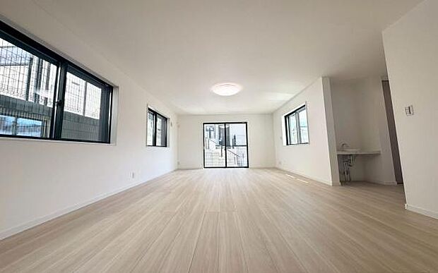 《リビングダイニング》　■上質な時間を育む暮らしのメインステージ。寛ぎとご家族とのコミュニケーションを育む居心地のよい場所。