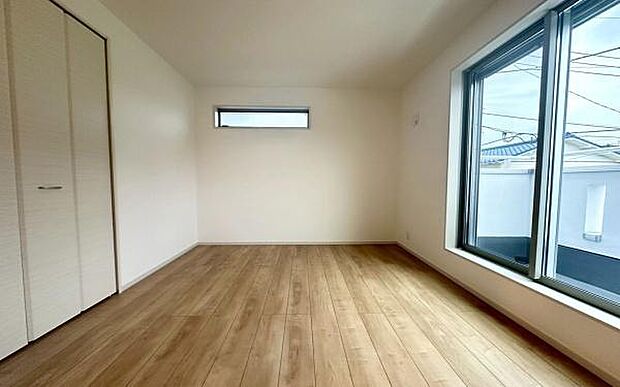 《寝室》　■心地よい眠りへといざなうしっとりと落ち着いた雰囲気の寝室。