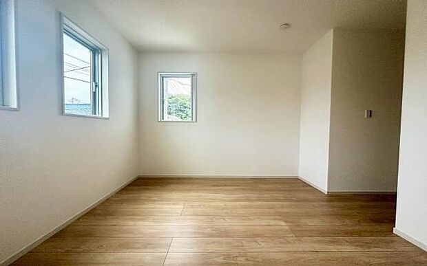 《子供部屋》　■机とべットを入れても十分な広さ、お子様の勉強部屋に。グングンと成績ＵＰの予感が。