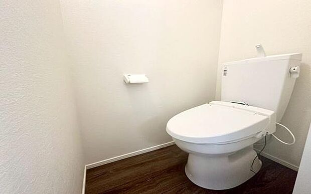 《トイレ》　■清潔感のある落ち着いたトイレ。