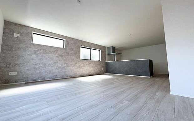 《リビングダイニング》　■上質な時間を育む暮らしのメインステージ。寛ぎとご家族とのコミュニケーションを育む居心地のよい場所。この明るい空間は家族に安らぎを与えて、落ち着いた心地よい空間になるでしょう。