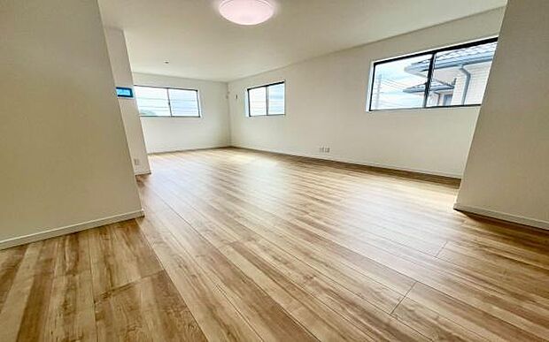 《リビングダイニング》　■上質な時間を育む暮らしのメインステージ。寛ぎとご家族とのコミュニケーションを育む居心地のよい場所。