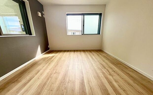 《寝室》　■心地よい眠りへといざなうしっとりと落ち着いた雰囲気の寝室。