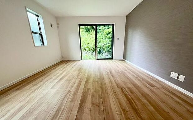 《子供部屋》　■明るい陽の差す居室。子供部屋にもちょうど良さそうですね。