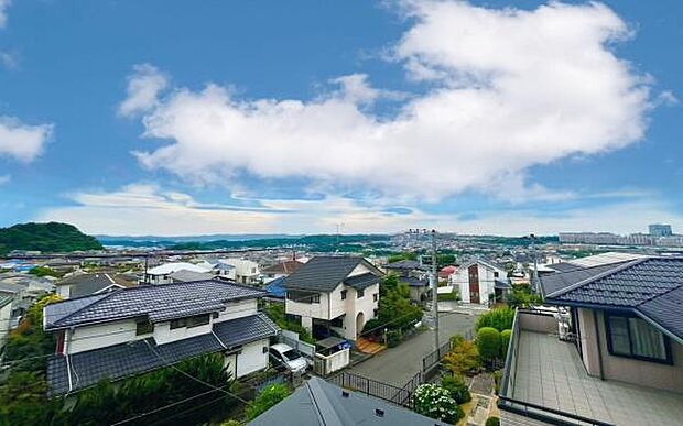 《眺望》　■目の前には気持ちの良い空が広がります。