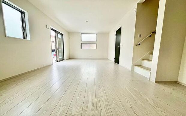 《リビングダイニング》 ■ご家族でゆったりとした時間を過ごす場所。