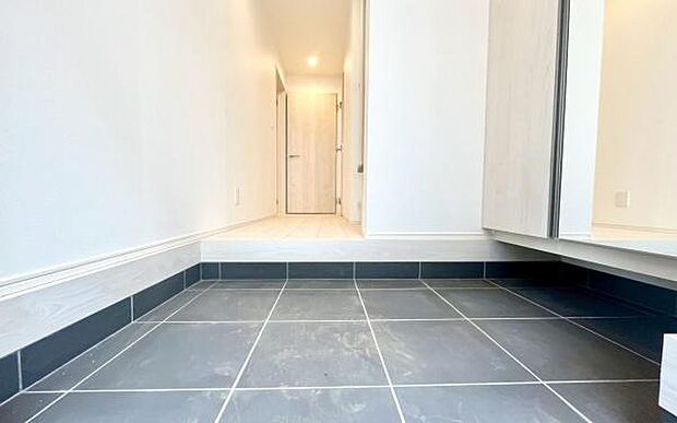 《玄関》　■我が家の顔である玄関。帰るのが楽しみになりますね。