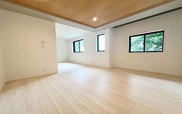 《リビングダイニング》　■ご家族でゆったりとした時間を過ごす場所。