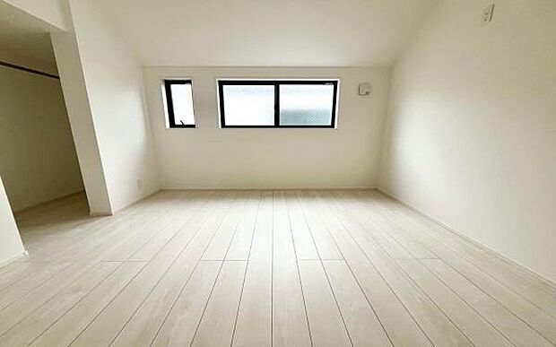 《寝室》　■心地よい眠りへといざなうしっとりと落ち着いた雰囲気の寝室。