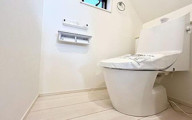 《トイレ》　■清潔感のある落ち着いたトイレ。