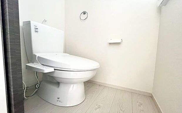 《トイレ》 ■清潔感のある落ち着いたトイレ。