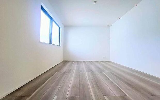 《寝室》　■心地よい眠りへといざなうしっとりと落ち着いた雰囲気の寝室。