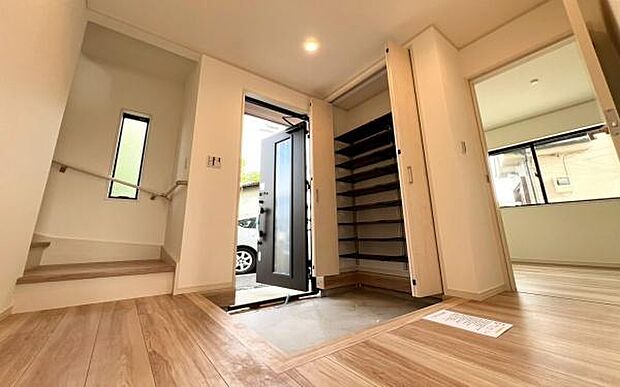 《玄関》　■我が家の顔である玄関。帰るのが楽しみになりますね。