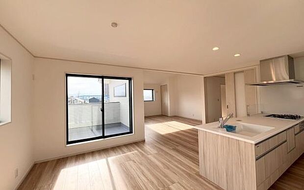 《リビングダイニング》　■ご家族でゆったりとした時間を過ごす場所。