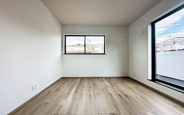 《洋室》 ■机とべットを入れても十分な広さ。。お子様の勉強部屋に。