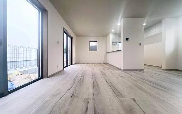 《リビングダイニング》　■上質な時間を育む暮らしのメインステージ。寛ぎとご家族とのコミュニケーションを育む居心地のよい場所。家族の笑顔と何気ない会話がいつまでも絶えないそんな素敵な空間の予感がします。