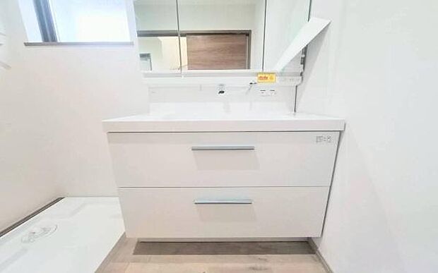 《洗面化粧台》　■使いやすいシャープなデザインの洗面化粧台。