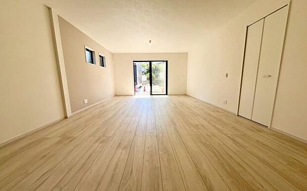 《リビングダイニング》　■上質な時間を育む暮らしのメインステージ。寛ぎとご家族とのコミュニケーションを育む居心地のよい場所。