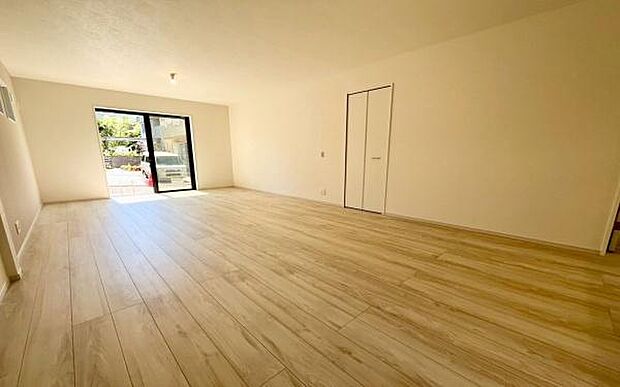 《リビングダイニング》　■ご家族でゆったりとした時間を過ごす場所。