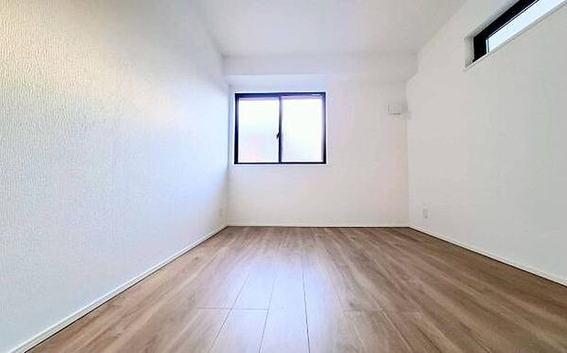 《洋室》　■型にはまらない多才なプライベートルーム。くつろぎの場としてだけでなく、趣味や仕事のパーソナルスペースとしても活躍する、ゆったりした寝室。個の時間をたっぷり楽しめる快適空間です。