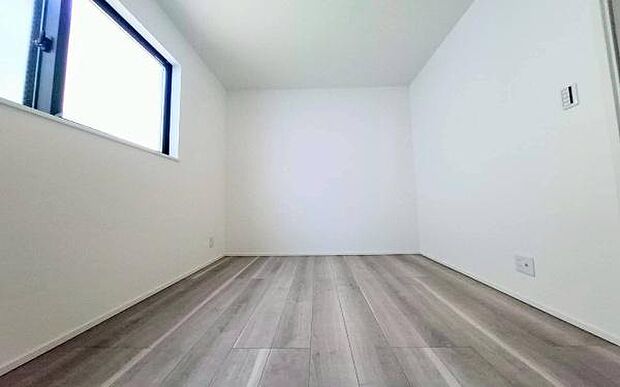 《子供部屋》 ■お子様の成長を優しく見守る、明るい子供部屋。遊んだり、学んだり、時には一人の時間を過ごしたりと健やかな毎日を育む大切な場所。未来への第一歩を育む、かけがえのない空間です。