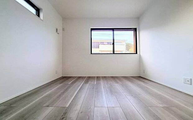 《洋室》　■収納もしっかりとれていて、陽当たりも良く明るい居室。