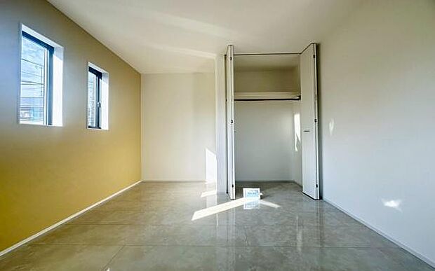 《寝室》 ■心地よい眠りへといざなう落ち着いた雰囲気の寝室