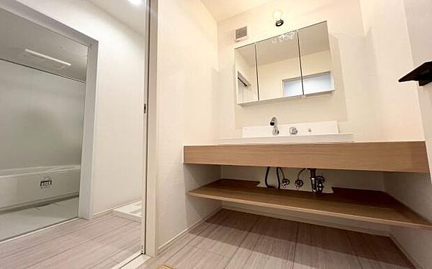 《洗面化粧台》　■デザイン性の高い洗面台。