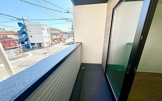 《バルコニー》 ■「青い空」と「白い雲」、「気分が晴れる場所」がここにあります。