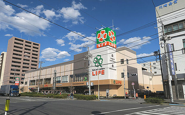 ライフ川崎大島店まで566m、広い店内は、所狭しと商品が陳列してあります。お目当てのモノもきっと見つかる宝探し。ゆっくりお買い物を楽しめます。