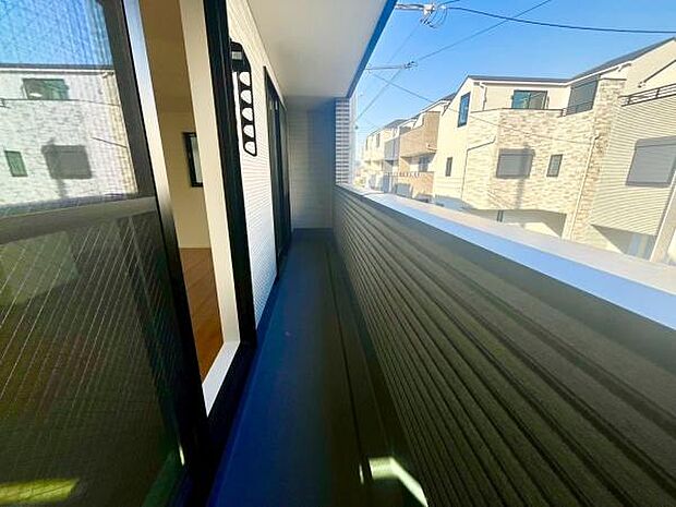 《バルコニー》　■陽当りも良く、洗濯物も良く乾きそうです。